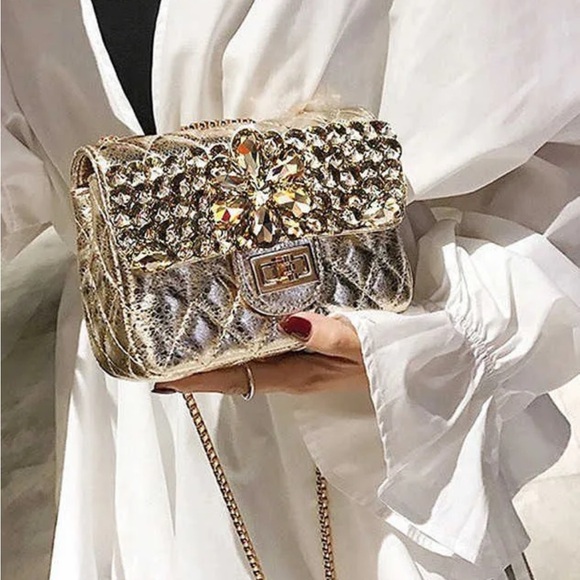 Elegant Gold Quilted Women's Bag - Picture 3 of 13